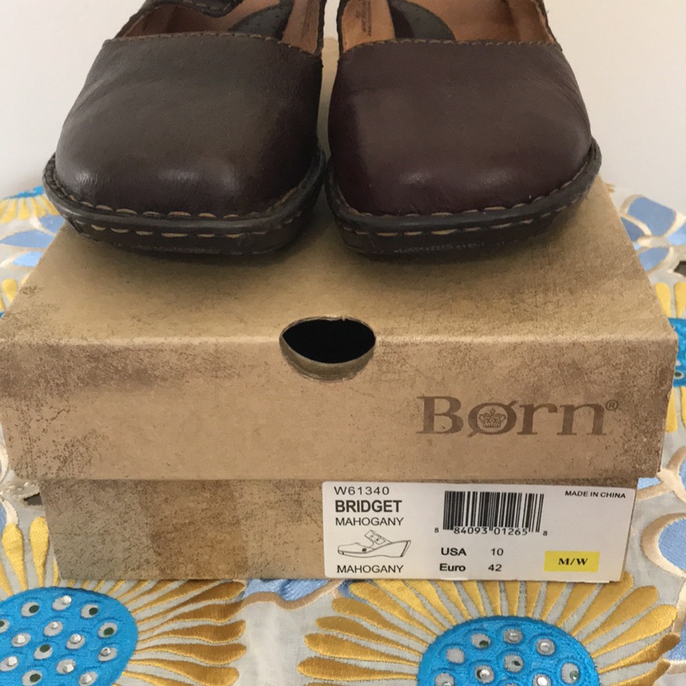 Excellent Condition Born Slip On Clog. Size 10 - image 3